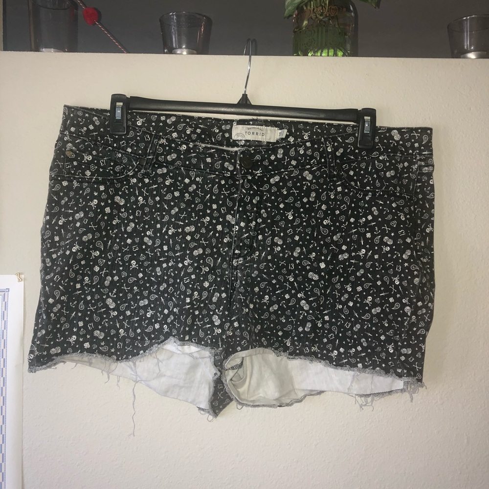 Torrid Printed 22 cut off jean shorts